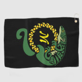 Stammes-Alligator Lizard umarmt ein Sonnenmonogram Golfhandtuch (Horizontal)