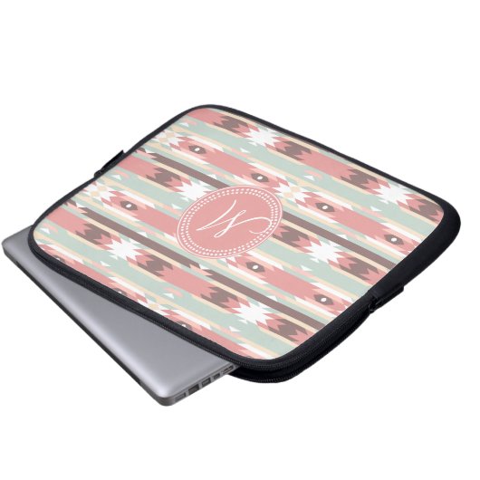 Stammes- aztekisches rosa Monogramm-Muster Laptopschutzhülle (Vorne Knopf)