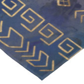 Stammes- ethnisches Mustergold auf gemalter Tischdecke (Schrägansicht)