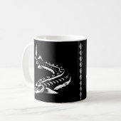 Stammes- NEUE Scutes schwarze Tasse (Vorderseite Links)