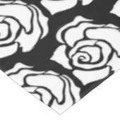 Stammes Rose Schwarz-weiß Tischdecke (Schrägansicht)