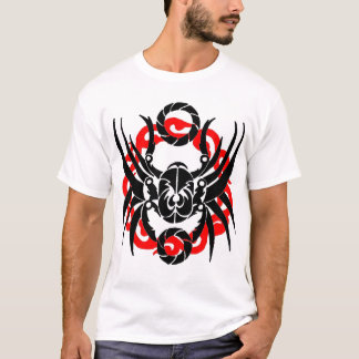 Stammes- Scarabäus und Kreis T-Shirt