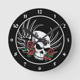 Stammes- Schädel und Rosen Runde Wanduhr