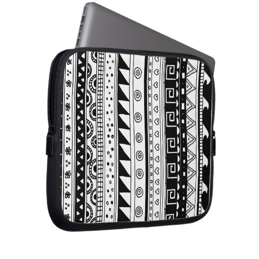 Stammes- Schwarzweiss-Muster Laptopschutzhülle (Vorne Rechts)
