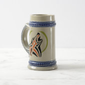 Stammes- Wolf-rotes schwarzes Heulenmond-Bier Bierglas (Vorderseite Links)