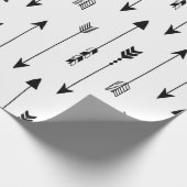 Stammespfeile auf weißem Hintergrund. Nahtloses Pa Geschenkpapier (Ecke)