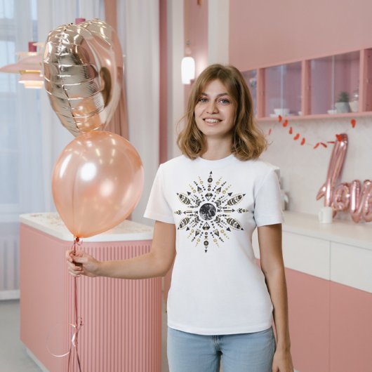 Stammesunburst mit Federn und Pfeilen Tri-Blend Shirt