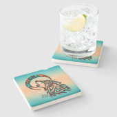 StammWolf heult am Untersetzer des Mondsteins (Seitenansicht)