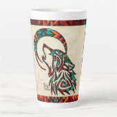 StammWolf heult auf dem Mond Latte Tasse (Vorderseite)