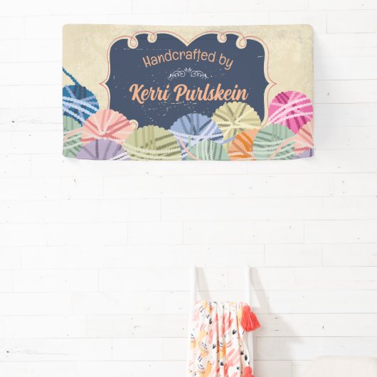 Stand der Ausstellung mit farbigen Bälle aus Garn Banner (InSitu)