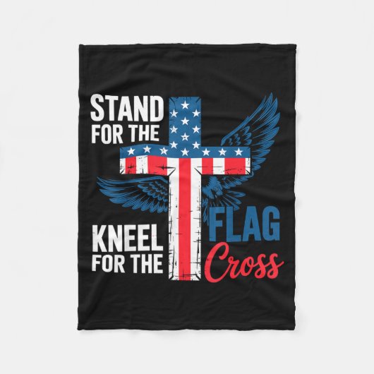 Stand For The Flag, Kneel For The Cross Patriotic  Fleecedecke (Vorderseite)