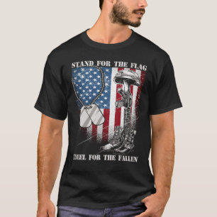 STAND FÜR DEN FLAGKNEEL FÜR DIE FALLEN T-Shirt