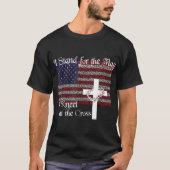 Stand für die Fahne I Kneel bei der Cross Patrioti T-Shirt (Vorderseite)