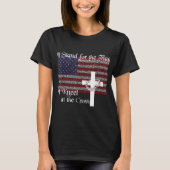 Stand für die Fahne I Kneel bei der Cross Patrioti T-Shirt (Vorderseite)