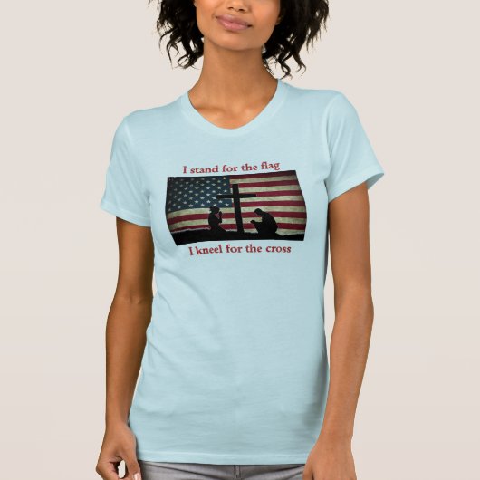 Stand für die Flagge - Kneel für das Kreuz T-Shirt (Vorderseite)