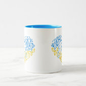 Stand mit der Ukraine-Tasse Zweifarbige Tasse (Mittel)