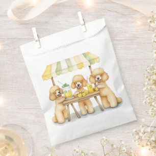 Standard Poodle Hunde, die auf einem Limonade-Stan Geschenktütchen