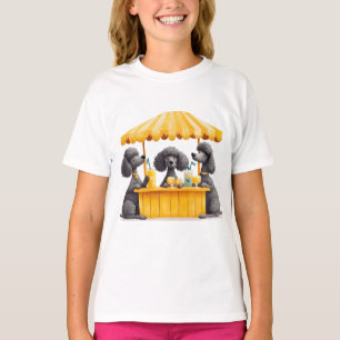 Standard Poodle Hunde, die auf einem Limonade-Stan T-Shirt