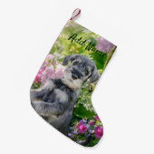 Standard Schnauzer Welpe im blühenden Garten - Kleiner Weihnachtsstrumpf (Vorderansicht (hängend))