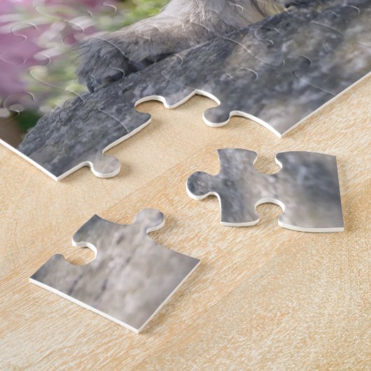 Standard Schnauzer Welpe in einem blühenden Garten Puzzle (Seite)