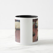 Standardpudel, der auf Boden schläft Tasse (Zentrum)