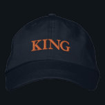 Standout KING Text Adjustable Navy-Hat für Komfort Bestickte Baseballkappe<br><div class="desc">Fügen Sie Ihrem Aussehen eine Touch Persönlichkeit hinzu,  indem Sie die angepasste,  angepasste KKING Text-Kappe verwenden. Dieser Marinehut ist mit einer starken "KING" Stickerei ausgestattet und bietet einen auffälligen Fokus. Das verstellbare Design sorgt für die perfekte Passform für den täglichen Tragekomfort.</div>