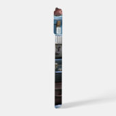 Stapel alter Koffer iPhone 15 Hülle (Linke Seite)