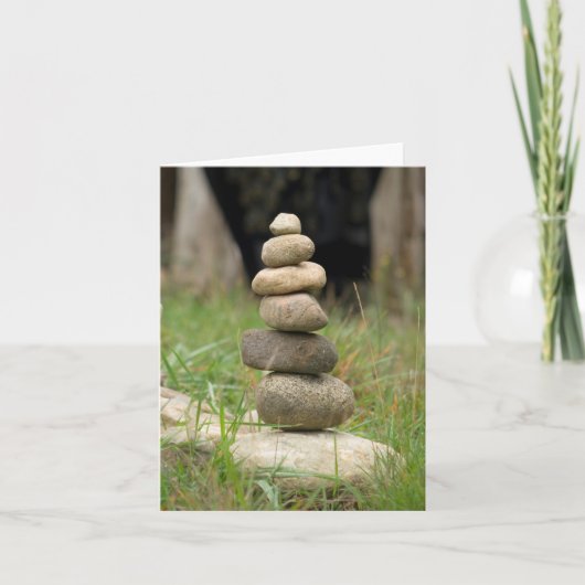 Stapel ausbalancierter Felsen (Vorderseite)