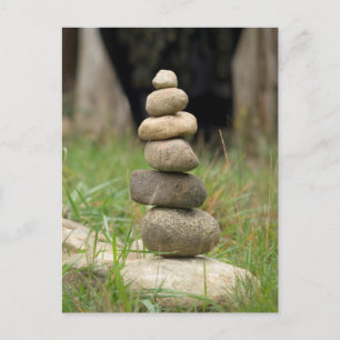 Stapel ausbalancierter Felsen Postkarte