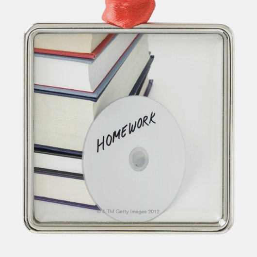 Stapel Bücher mit CD Silbernes Ornament (Vorne)