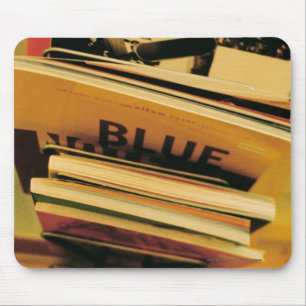 Stapel Bücher und Zeitschriften Mousepad