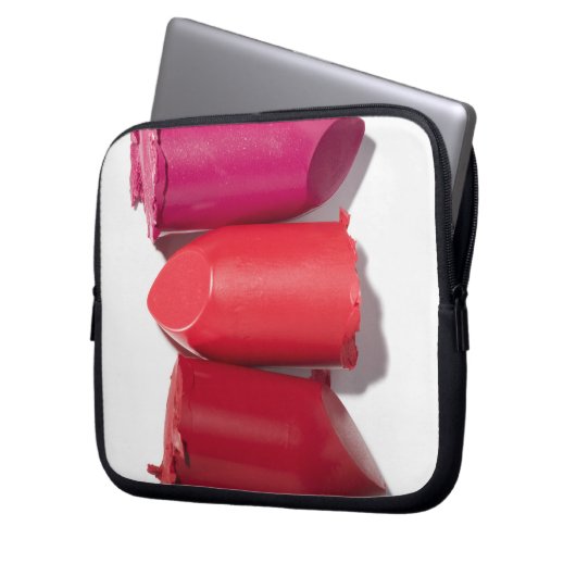 Stapel defekter Lippenstift Laptopschutzhülle (Vorderseite Links)