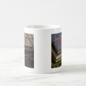 Stapel des alten Buches Kaffeetasse (Mittel)