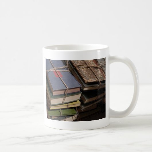 Stapel des alten Buches Kaffeetasse (Rechts)