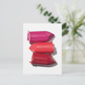 Stapel gebrochener Lippenstift Postkarte (Stehend Vorderseite)