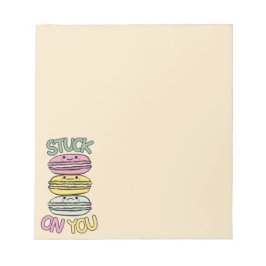 Stapel süßer Kawaii-Macarons Notizblock
