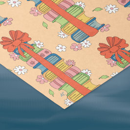 Stapel von Büchern mit Muster-Retro-Gewebepapier Seidenpapier