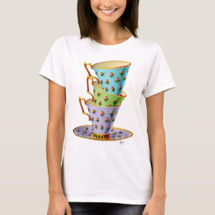 Stapel von drei antiken Teetassen T-Shirt