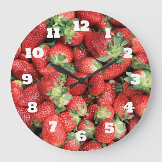 Stapel von Red Juicy Strawberries Fotografie Große Wanduhr (Vorderseite)