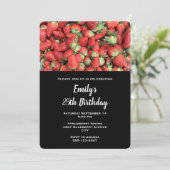 Stapel von Red Juicy Strawberries Geburtstag Einladung (Stehend Vorderseite)