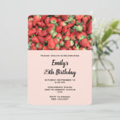 Stapel von Red Juicy Strawberries Geburtstag Einladung (Stehend Vorderseite)