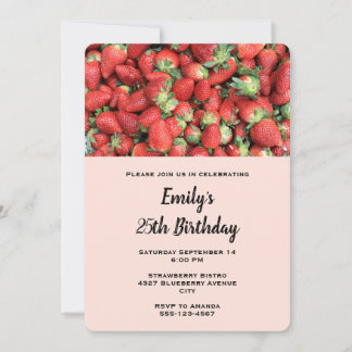 Stapel von Red Juicy Strawberries Geburtstag Einladung