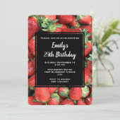Stapel von Red Juicy Strawberries Geburtstag Einladung (Stehend Vorderseite)