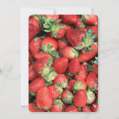 Stapel von Red Juicy Strawberries Geburtstag Einladung (Rückseite)