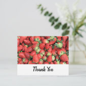 Stapel von Red Juicy Strawberries Vielen Dank Postkarte (Stehend Vorderseite)