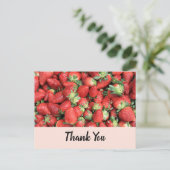 Stapel von Red Juicy Strawberries Vielen Dank Postkarte (Stehend Vorderseite)