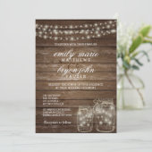 Star Light Mason Jar über Rustic Wood Wedding Einladung (Stehend Vorderseite)
