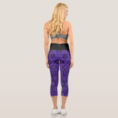 Star Mandala Lila blühend Capri Leggings (Rückseite)