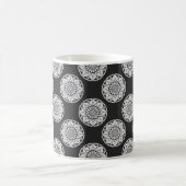 Star Mandala strickt schwarz & weiß Kaffeetasse (Mittel)