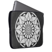 Star Mandala strickt schwarz & weiß Laptopschutzhülle (Vorne Rechts)